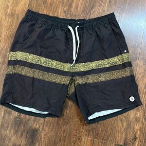 Vuori Kore Shorts size XL